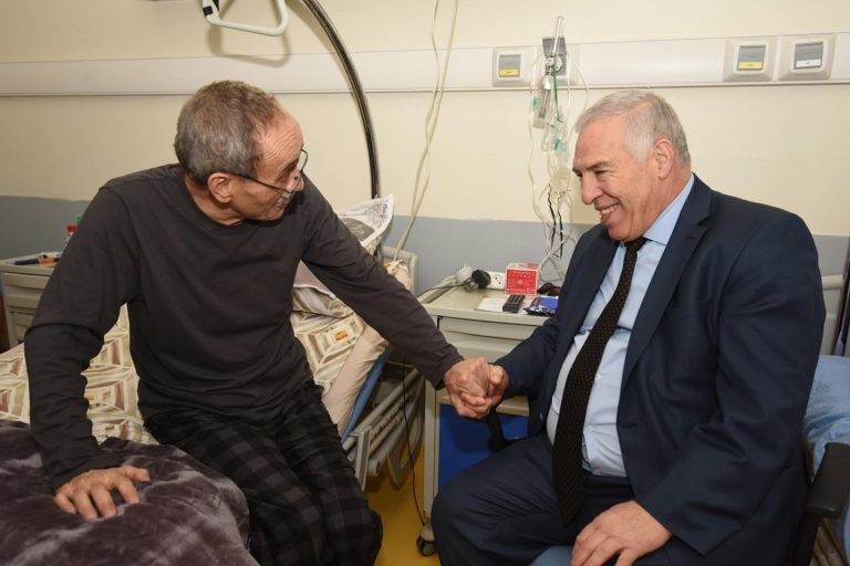 وزير المجاهدين وذوي الحقوق يزور عبد الحق بن بولعيد بالمستشفى المركزي للجيش بعين النعجة