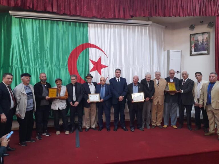 تكريم عائلات الشهداء بتيزي وزو بحضور ممثل وزير المجاهدين – تعزيز الذاكرة الوطنية