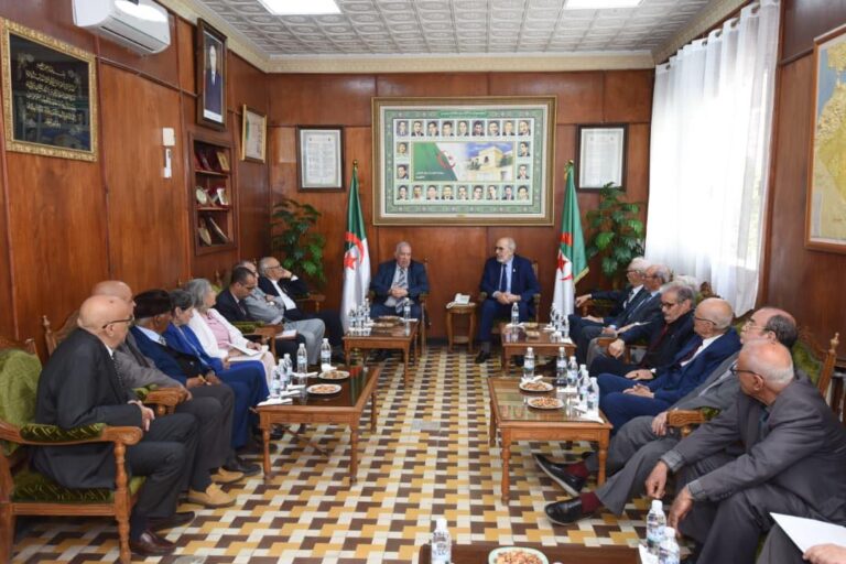 وزير المجاهدين وذوي الحقوق يزور مقر المنظمة الوطنية للمجاهدين ويؤكد أهمية صون الذاكرة الوطني