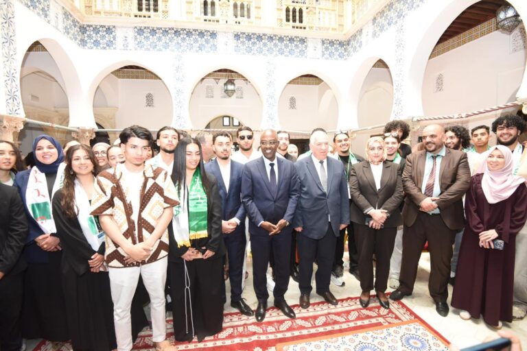 قافلة الذاكرة الوطنية.. استقبال شباب الجالية الوطنية بالخارج بقصر رياس البحر لتعزيز الارتباط بتاريخ الجزائر